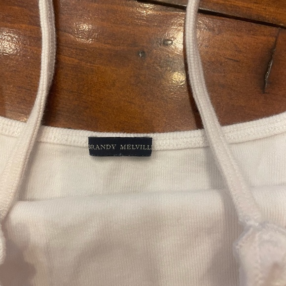 Brandy Melville Tanks. No marks. Gently used. - Picture 4 of 6